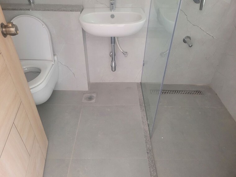 Attached Bathroom, model colony 4 Bedroom 2500 Sq.Ft. Apartment In Model Colony Pune 10268041