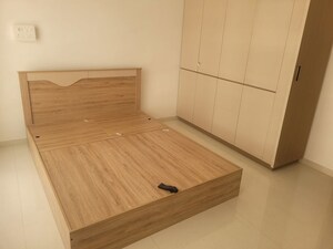 Room in 4 BHK Apartment at Model Colony – for Rent