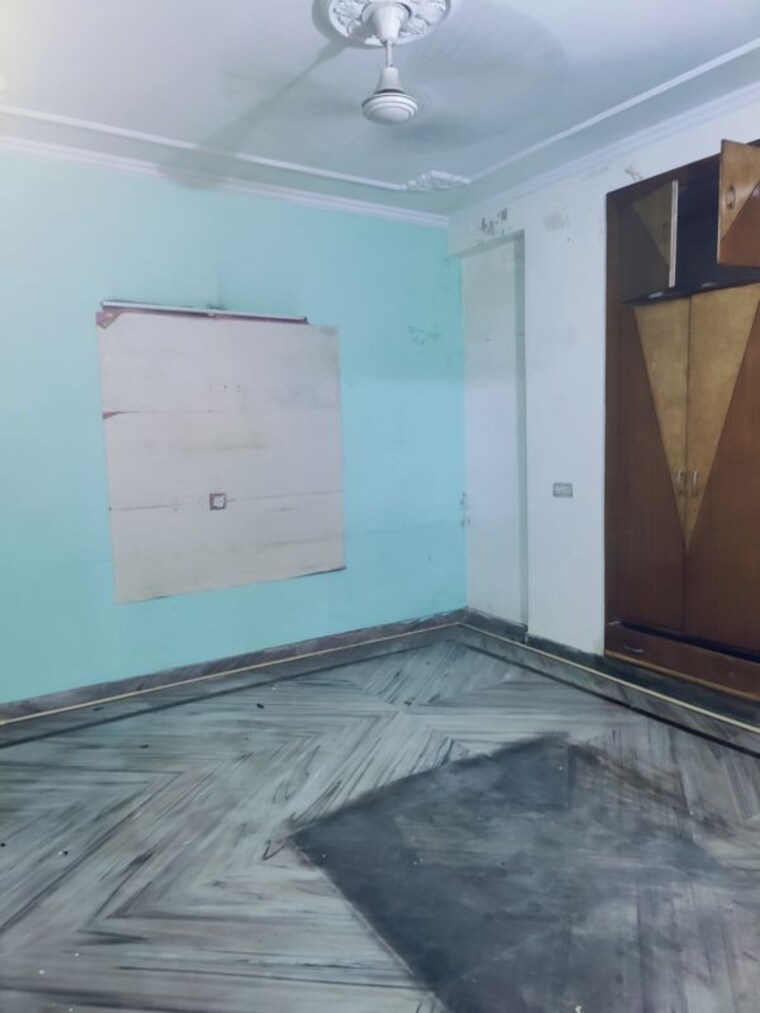 Room, sector 52 3 Bedroom 2200 Sq.Ft. Builder Floor In Sector 52 Noida 10263852
