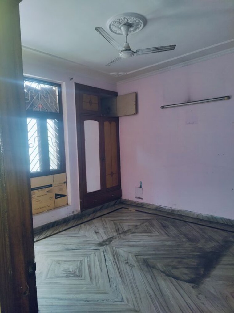 Room, sector 52 3 Bedroom 2200 Sq.Ft. Builder Floor In Sector 52 Noida 10263852