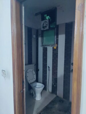 Building Lobby in 3 BHK Builder Floor at Sector 52 – for Rent