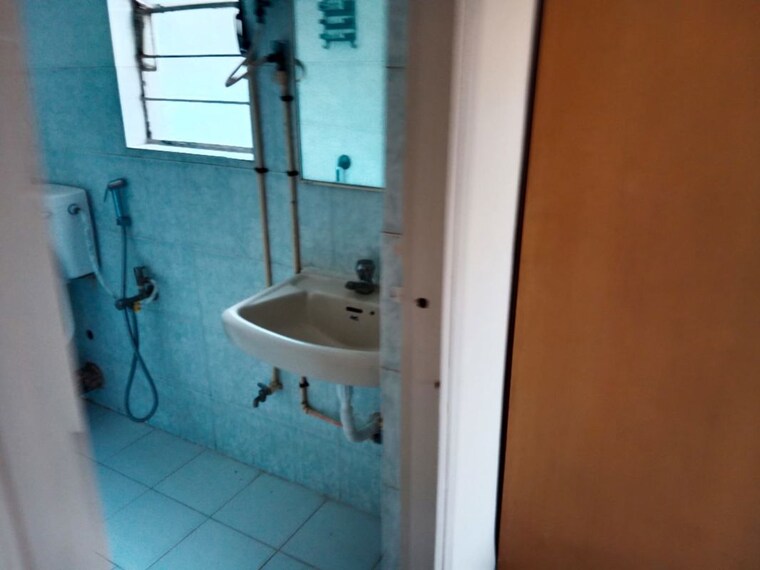 Bathroom, riddhi-enclave-co-op-housing-society-ltd 2 Bedroom 1000 Sq.Ft. Apartment In Viman Nagar Pune 10268079