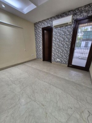 Room in 3 BHK Apartment at Greater Kailash – for Rent