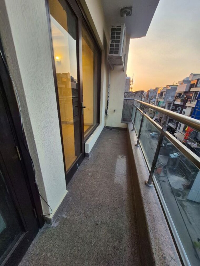 Balcony, greater kailash 3 Bedroom 2000 Sq.Ft. Apartment In Greater Kailash Delhi 10268082