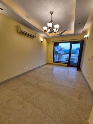 Room in 3 BHK Apartment at Greater Kailash – for Rent