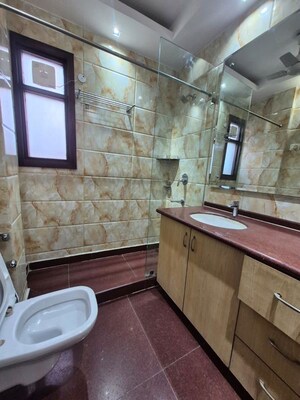 Attached Bathroom in 5 BHK Apartment at Panchsheel Park – for Rent