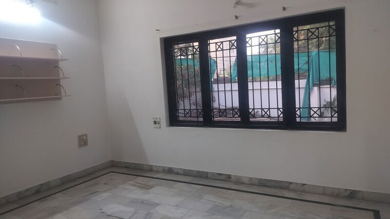 Room, jubilee hills Commercial Office Space 800 Sq.Yd. In Jubilee Hills Hyderabad 10268098