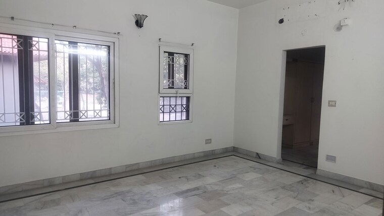 Room, jubilee hills Commercial Office Space 800 Sq.Yd. In Jubilee Hills Hyderabad 10268098