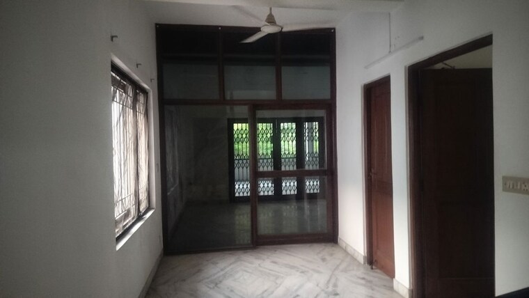 Room, jubilee hills Commercial Office Space 800 Sq.Yd. In Jubilee Hills Hyderabad 10268098