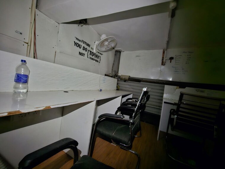 Team Area, gaur-city-center Commercial Shop 200 Sq.Ft. In Sector 4 Greater Noida Greater Noida 10268108