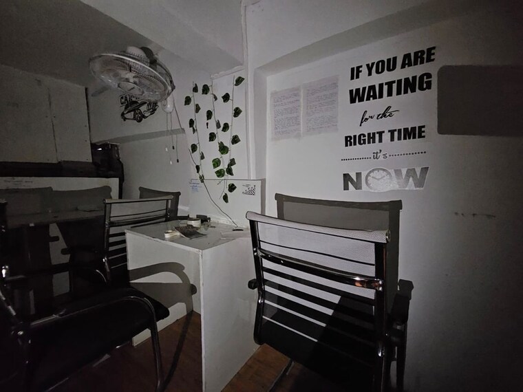 Team Area, gaur-city-center Commercial Shop 200 Sq.Ft. In Sector 4 Greater Noida Greater Noida 10268108