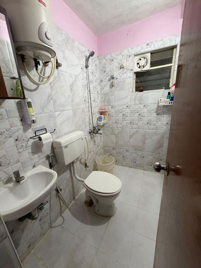 Bathroom, ds-max-sunrise 2 Bedroom 1112 Sq.Ft. Apartment In Kr Puram Bangalore 10268105