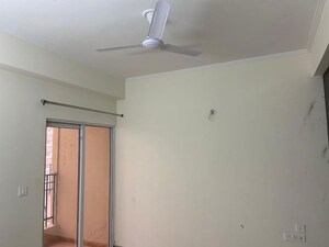 Room in 2 BHK Apartment at Amrapali Golf Homes, Sector 4 Greater Noida – for Rent