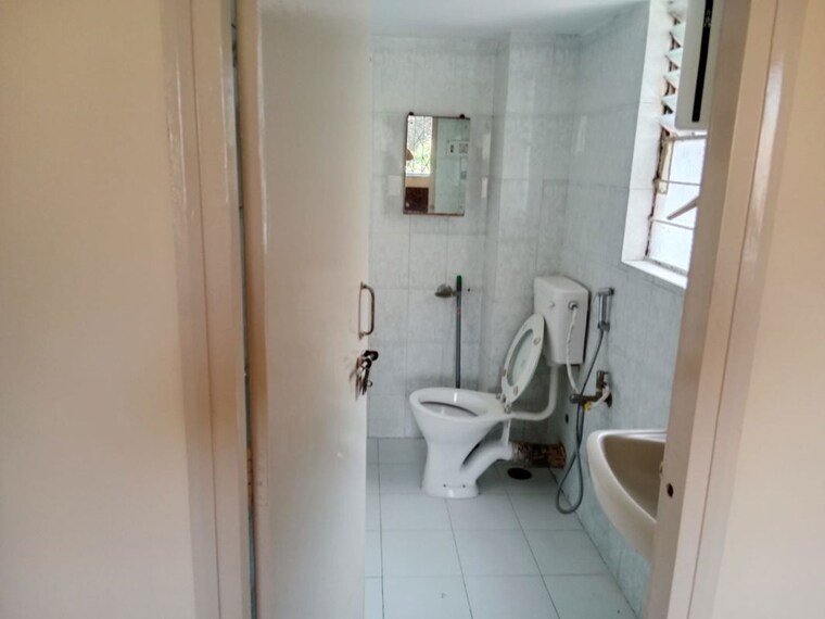Bathroom, kumar-kruti 3 Bedroom 1600 Sq.Ft. Apartment In Kalyani Nagar Pune 10268091