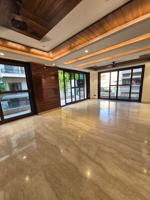 Building Lobby in 3.5 BHK Apartment at Kailash Colony – for Rent