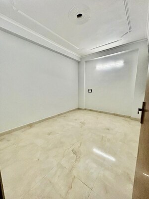 Room in 2 BHK Apartment at Chattarpur – for Rent