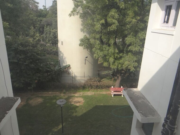 Garden, unitech-south-city-ii 3 Bedroom 1750 Sq.Ft. Builder Floor In Sector 50 Gurgaon 10268123