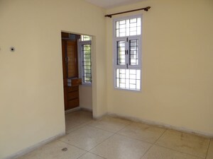 Room in 3 BHK Builder Floor at Unitech South City II, Sector 50 – for Rent