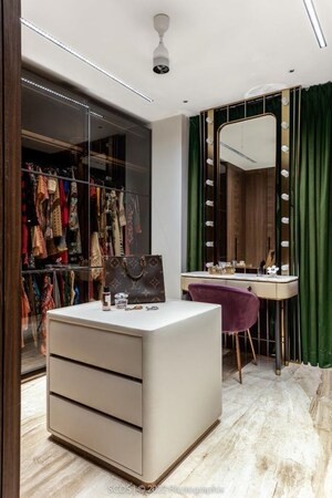 Master Bedroom in 4 BHK Apartment at Imperial Heights Goregaon West, Goregaon West – for Sale