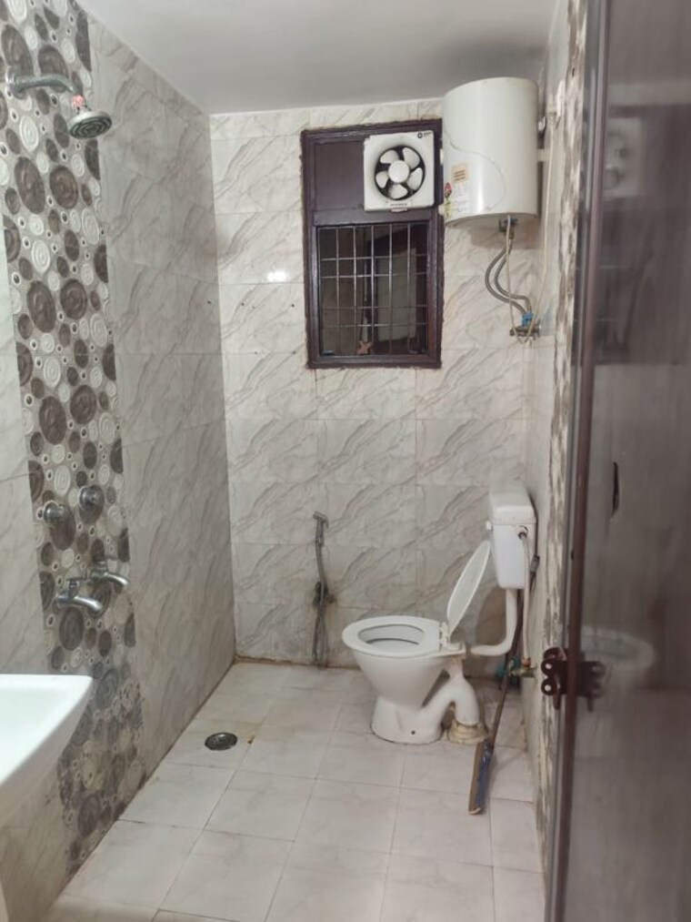 Bathroom, amritpuri 1 Bedroom 500 Sq.Ft. Builder Floor In Amritpuri Delhi 10268147