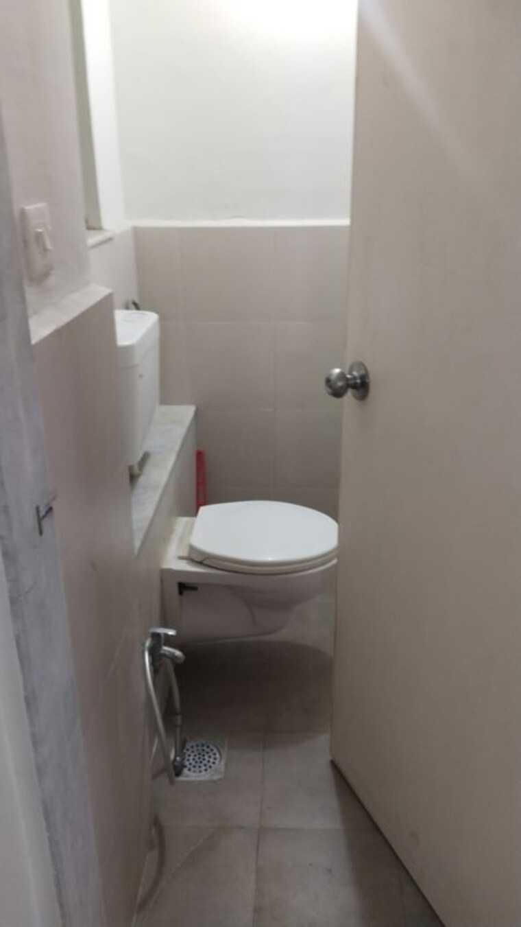Bathroom, lodha-vista 1 Bedroom 500 Sq.Ft. Apartment In Lower Parel Mumbai 10268151