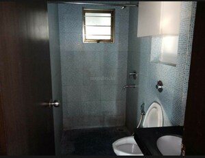 Bathroom in 2.5 BHK Apartment at Oberoi Realty Woods, Goregaon East – for Rent