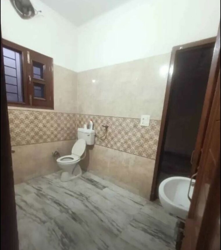 Bathroom, grandeur-apartments-butler-colony 3 Bedroom 1420 Sq.Ft. Apartment In Butler Colony Lucknow 10268181