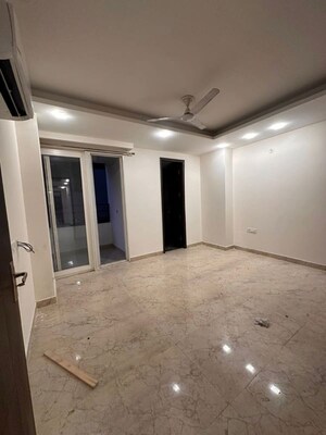 Room in 3 BHK Apartment at Hauz Khas – for Rent