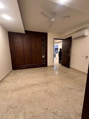 Room in 3 BHK Apartment at Hauz Khas – for Rent