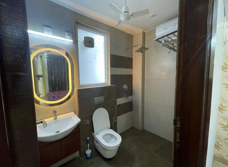 Bathroom, vipul-world-floors 3 Bedroom 1600 Sq.Ft. Builder Floor In Sector 48 Gurgaon 10268198