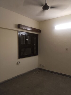 Room in 3 BHK Apartment at Sarita Vihar – for Rent