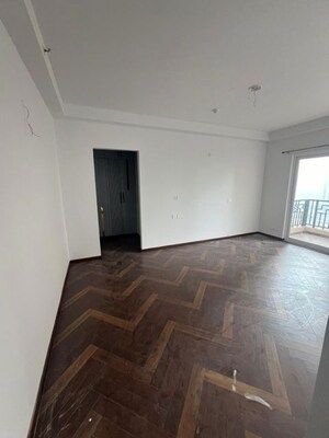 Bedroom in 5 BHK Apartment at Purvanchal Royal City, Chi V Greater Noida – for Rent