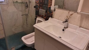 Bathroom in 4 BHK Apartment at DLF Trinity Towers, Dlf Phase V – for Rent