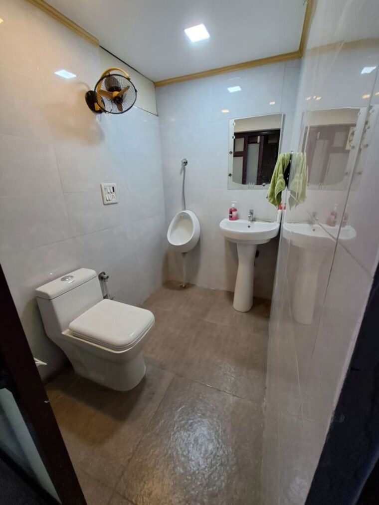 Bathroom, navyug market Commercial Office Space 2500 Sq.Ft. In Navyug Market Ghaziabad 10268288