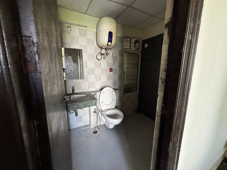 Bathroom, assotech-windsor-court 3 Bedroom 1450 Sq.Ft. Apartment In Sector 78 Noida 10268287