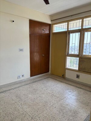 Room in 3 BHK Apartment at Sector 45 – for Rent