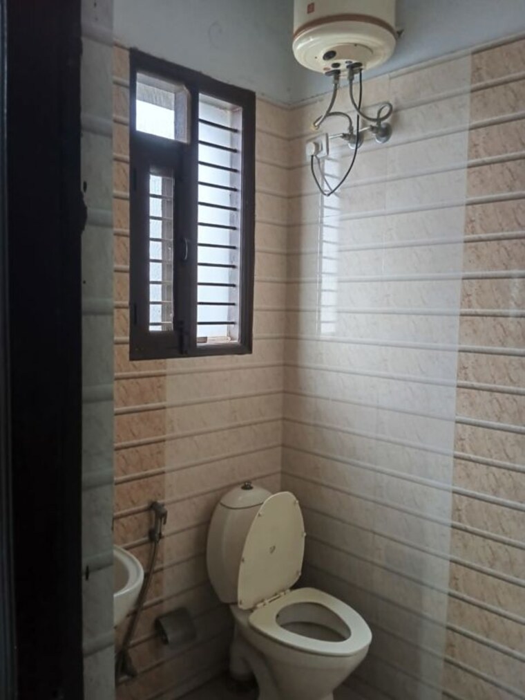 Bathroom, sector 14 2 Bedroom 1246 Sq.Ft. Independent House In Sector 14 Gurgaon 10268419