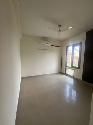 Room in 3 BHK Apartment at Raheja Atlantis, Sector 31 – for Rent