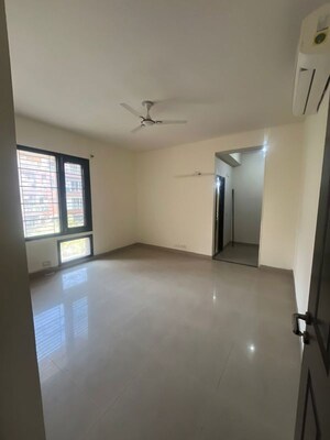 Room in 3 BHK Apartment at Raheja Atlantis, Sector 31 – for Rent