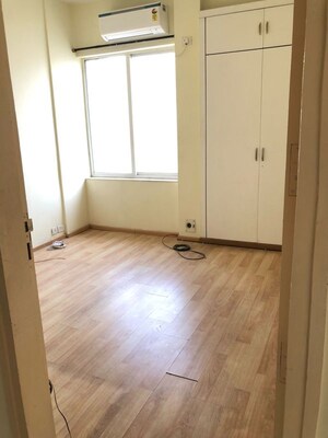 Room in 3.5 BHK Apartment at Unitech Uniworld Downtown, Rajarhat – for Rent