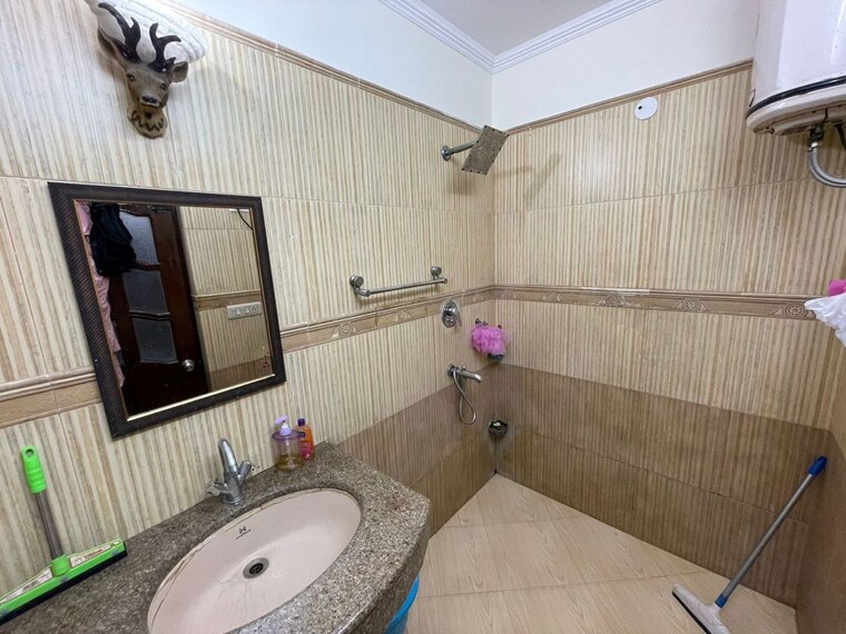Bathroom, sector 14 2 Bedroom 1200 Sq.Ft. Independent House In Sector 14 Gurgaon 10268434