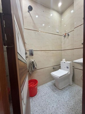 Attached Bathroom in 2 BHK Builder Floor at Razapur Khurd – for Rent