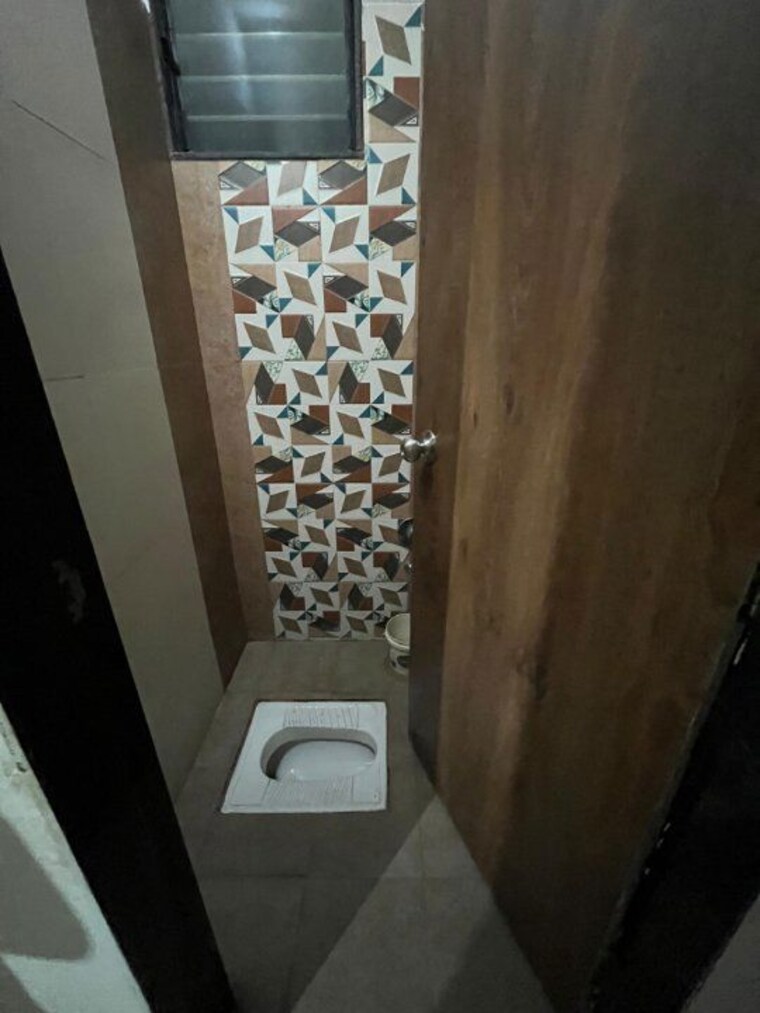 Bathroom, dahin nagar 2 Bedroom 1011 Sq.Ft. Apartment In Dahin Nagar Surat 10268164