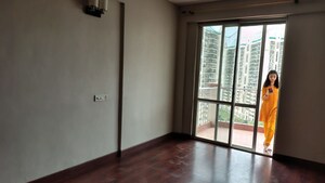 Room in 4 BHK Apartment at Unitech The Close North, Sector 50 – for Rent