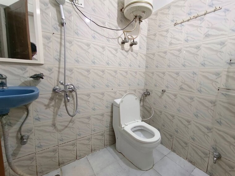Bathroom, ip extension 2 Bedroom 950 Sq.Ft. Apartment In Ip Extension Delhi 10268450