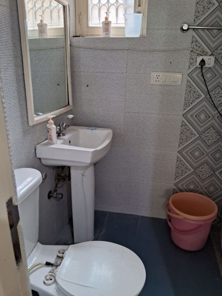 Bathroom, ip extension 2 Bedroom 1000 Sq.Ft. Apartment In Ip Extension Delhi 10268452