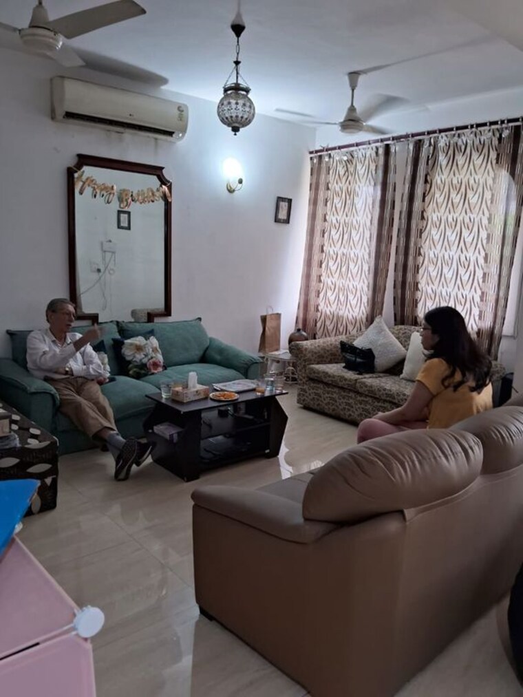 Living Room, ip extension 2 Bedroom 1000 Sq.Ft. Apartment In Ip Extension Delhi 10268452
