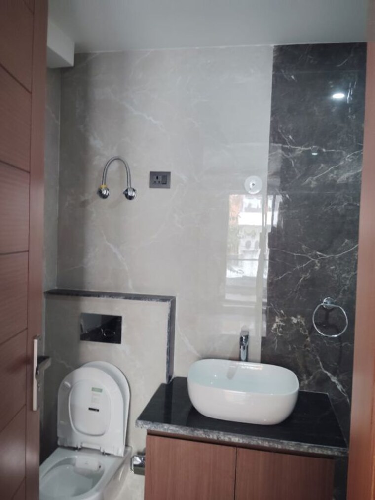 Bathroom, nangal dewat 3 Bedroom 1500 Sq.Ft. Builder Floor In Nangal Dewat Delhi 10268472
