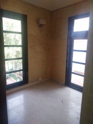 Room in 3 BHK Apartment at Unitech The Close North, Sector 50 – for Rent