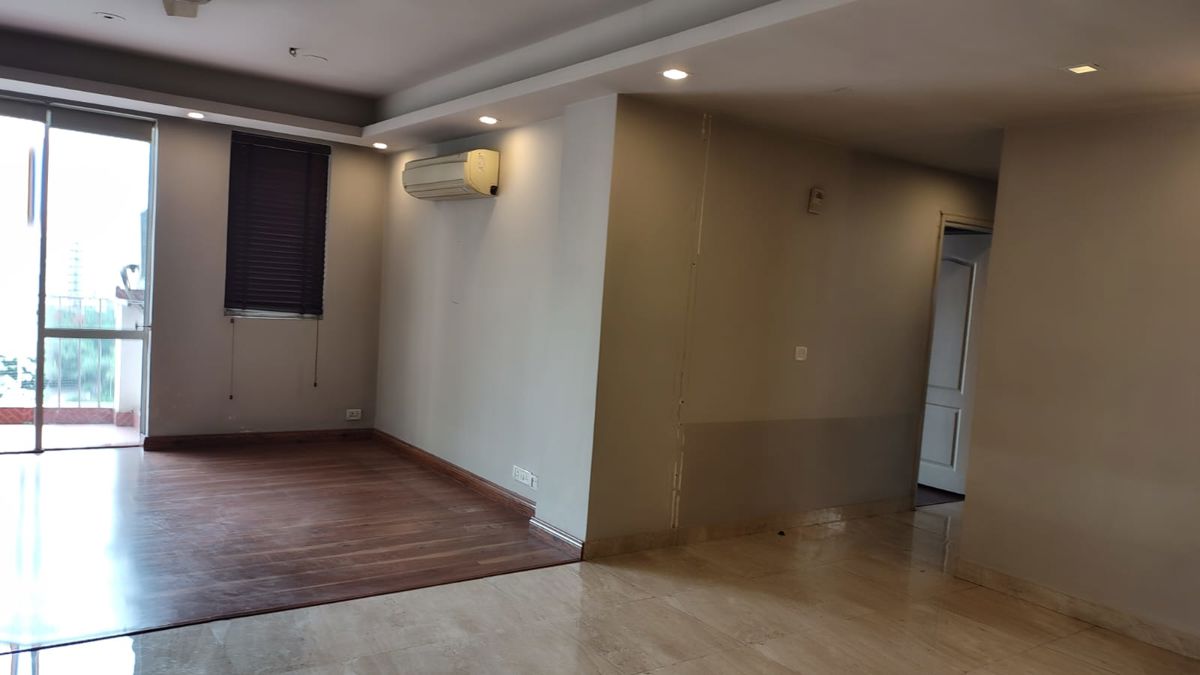 3 BHK + Pooja Room,Servant Room,Study Room Apartment For Sale in Unitech The Close South
